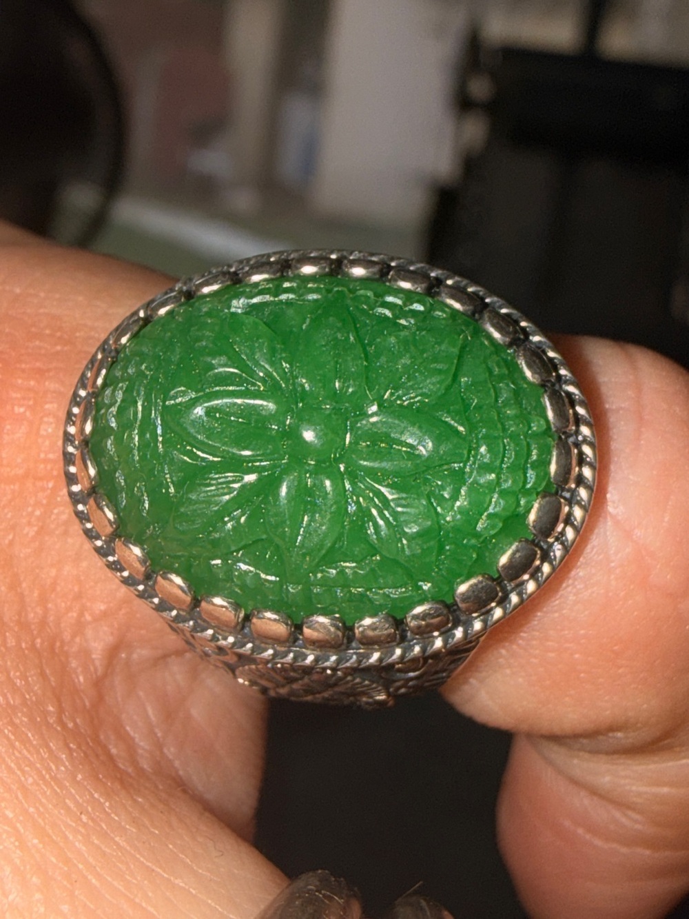 VTG Green Jade Floral Carved Stone Statement Ring Sz 5